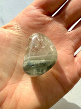 Load image into Gallery viewer, LODOLITE ´THOUSAND LAYER QUARTZ´ (10) Tumble Stone The Crystal Avenues 
