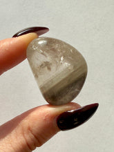 Load image into Gallery viewer, LODOLITE ´THOUSAND LAYER QUARTZ´ (10) Tumble Stone The Crystal Avenues 
