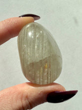 Load image into Gallery viewer, LODOLITE ´THOUSAND LAYER QUARTZ´ (A) Tumble Stone The Crystal Avenues 
