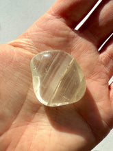 Load image into Gallery viewer, LODOLITE ´THOUSAND LAYER QUARTZ´ (R) Tumble Stone The Crystal Avenues 
