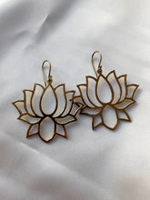 Indlæs billede til gallerivisning LOTUS FLOWER BRASS EARRINGS - LARGE The Crystal Avenues 
