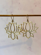 Indlæs billede til gallerivisning LOTUS FLOWER BRASS EARRINGS - LARGE The Crystal Avenues 
