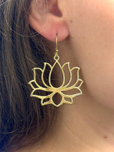 Indlæs billede til gallerivisning LOTUS FLOWER BRASS EARRINGS - MEDIUM The Crystal Avenues 
