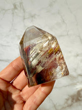 Indlæs billede til gallerivisning MAGIC TOWER - Smokey Phantom Quartz w. Golden Healer (5) Druze The Crystal Avenues 
