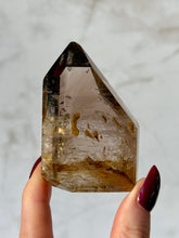 Indlæs billede til gallerivisning MAGIC TOWER - Smokey Phantom Quartz w. Golden Healer (6) Druze The Crystal Avenues 
