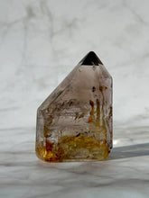 Indlæs billede til gallerivisning MAGIC TOWER - Smokey Phantom Quartz w. Golden Healer (6) Druze The Crystal Avenues 
