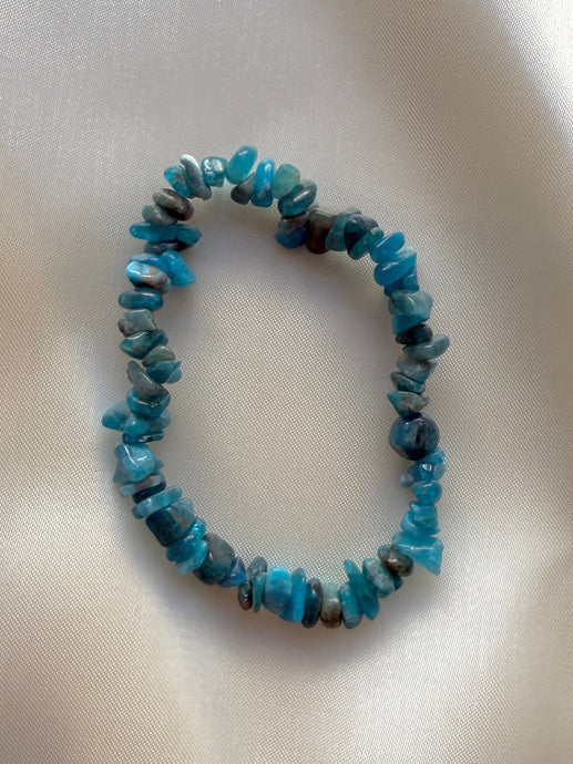 NATURAL BLUE APATITE CHIP BRACELET Bracelet The Crystal Avenues 