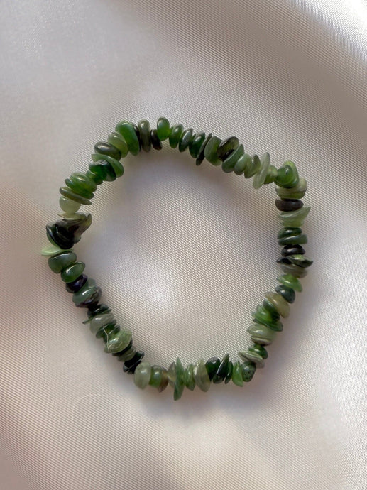 NATURAL GREEN JADE CHIP BRACELET Bracelet The Crystal Avenues 