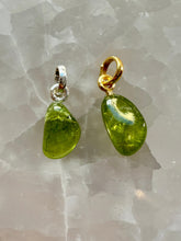 Indlæs billede til gallerivisning PERIDOT CRYSTAL NECKLACE - &#39;NUGGET&#39; PENDANT Necklace The Crystal Avenues 
