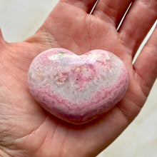 Indlæs billede til gallerivisning PERUVIAN RHODONITE HEART (2) tumble stone The Crystal Avenues 
