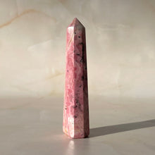 Indlæs billede til gallerivisning PERUVIAN RHODONITE TOWER (1) tumble stone The Crystal Avenues 
