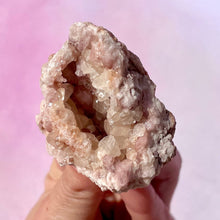 Indlæs billede til gallerivisning PINK AMETHYST GEODE (25) Druze The Crystal Avenues 
