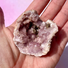 Indlæs billede til gallerivisning PINK AMETHYST GEODE (6) Druze The Crystal Avenues 
