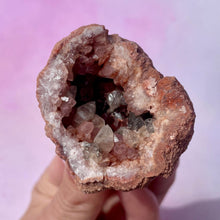 Indlæs billede til gallerivisning PINK AMETHYST GEODE (9) Druze The Crystal Avenues 
