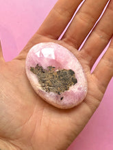 Indlæs billede til gallerivisning PINK ARAGONITE PALM STONE (9) tumble stone The Crystal Avenues 
