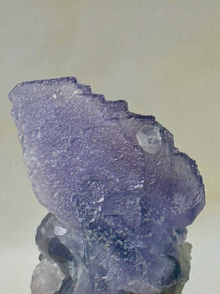 PURPLE FLUORITE CLUSTER W. CALCITE (25) Raw Crystal The Crystal Avenues 