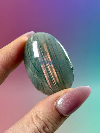 RAINBOW LABRADORITE PALM STONE (6) Palm stone The Crystal Avenues 