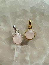 Load image into Gallery viewer, ROSE QUARTZ CRYSTAL NECKLACE - ROUND PENDANT Necklace The Crystal Avenues 
