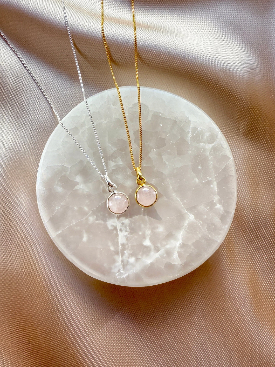 ROSE QUARTZ CRYSTAL NECKLACE - ROUND PENDANT Necklace The Crystal Avenues 