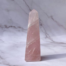 Indlæs billede til gallerivisning ROSE QUARTZ OBELISK (1) The Crystal Avenues 
