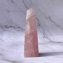 Indlæs billede til gallerivisning ROSE QUARTZ OBELISK (1) The Crystal Avenues 
