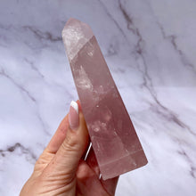 Indlæs billede til gallerivisning ROSE QUARTZ OBELISK (1) The Crystal Avenues 
