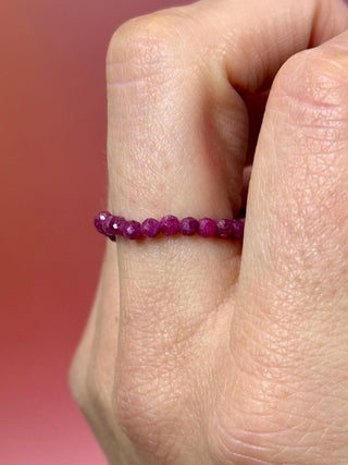RUBY - CRYSTAL STRETCH RING WITH FACETED BEADS Bracelet The Crystal Avenues 