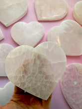 Indlæs billede til gallerivisning SELENITE CHARGING PLATE (HEART) The Crystal Avenues 9-10 cm. 
