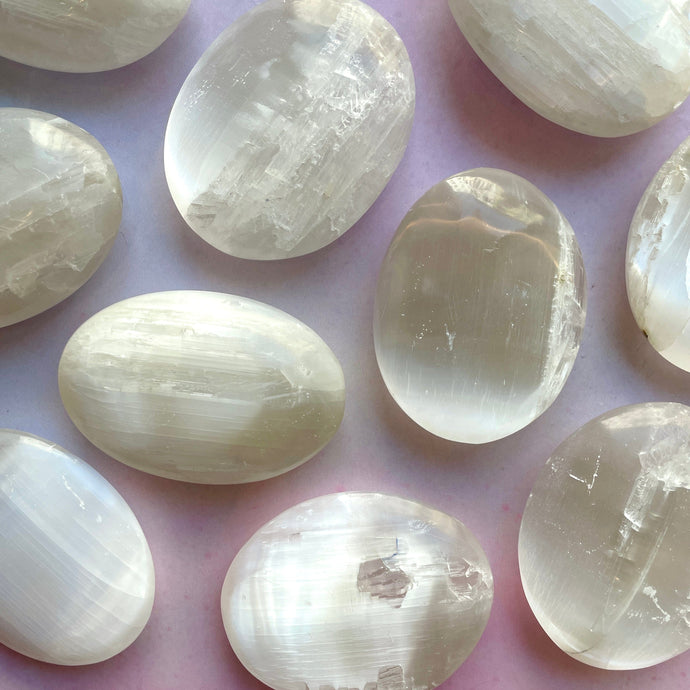 SELENITE PALM STONE XL Palmstone The Crystal Avenues 