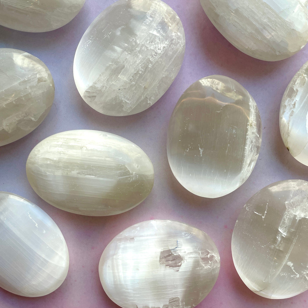 SELENITE PALM STONE XL Palmstone The Crystal Avenues 