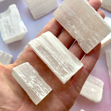 Indlæs billede til gallerivisning SELENITE RAW Raw Crystal The Crystal Avenues 
