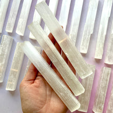 Indlæs billede til gallerivisning SELENITE STICKS The Crystal Avenues 
