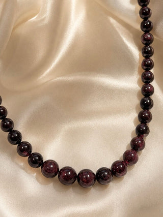 THE DEVOTED – Garnet Choker | Limited Edition Necklace The Crystal Avenues 