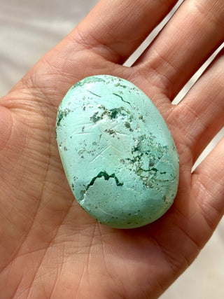 TURQUOISE CHRYSOCOLLA PALM STONE (4) tumble stone The Crystal Avenues 