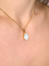 Indlæs billede til gallerivisning WHITE ETHIOPIAN OPAL 14 KARAT GOLD PENDANT (NO. 1) The Crystal Avenues 
