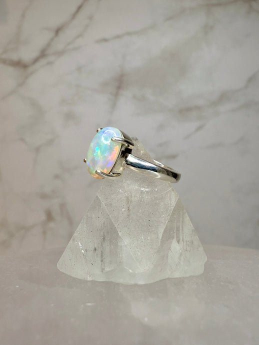 WHITE ETHIOPIAN OPAL SILVER RING (NO. 11) SIZE: 48.5 The Crystal Avenues 