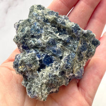 Indlæs billede til gallerivisning BLUE FLUORITE W. QUARTZ CLUSTER (5) The Crystal Avenues 
