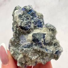 Indlæs billede til gallerivisning BLUE FLUORITE W. QUARTZ CLUSTER (5) The Crystal Avenues 

