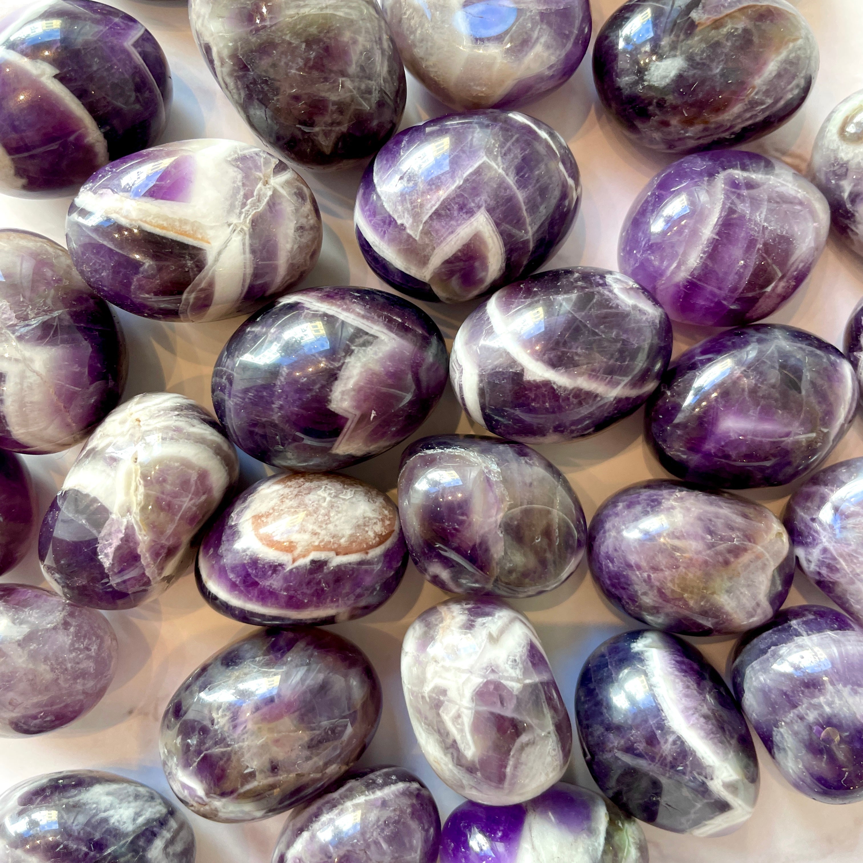 CHEVRON AMETHYST TUMBLE STONE