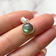 Load image into Gallery viewer, CRYSTAL PENDANT The Crystal Avenues Labradorite 
