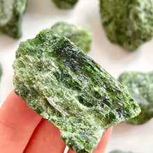 Load image into Gallery viewer, DIOPSIDE RAW tumble stone The Crystal Avenues 
