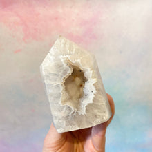 Indlæs billede til gallerivisning DRUZY AGATE TOWER (N) The Crystal Avenues 
