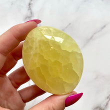 Load image into Gallery viewer, LEMON CALCITE PALM STONE (3) Palmstone The Crystal Avenues 
