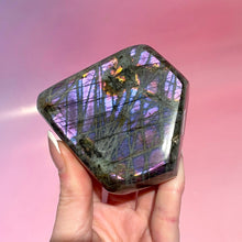 Indlæs billede til gallerivisning PURPLE LABRADORITE FREEFORM (4) tumble stone The Crystal Avenues 
