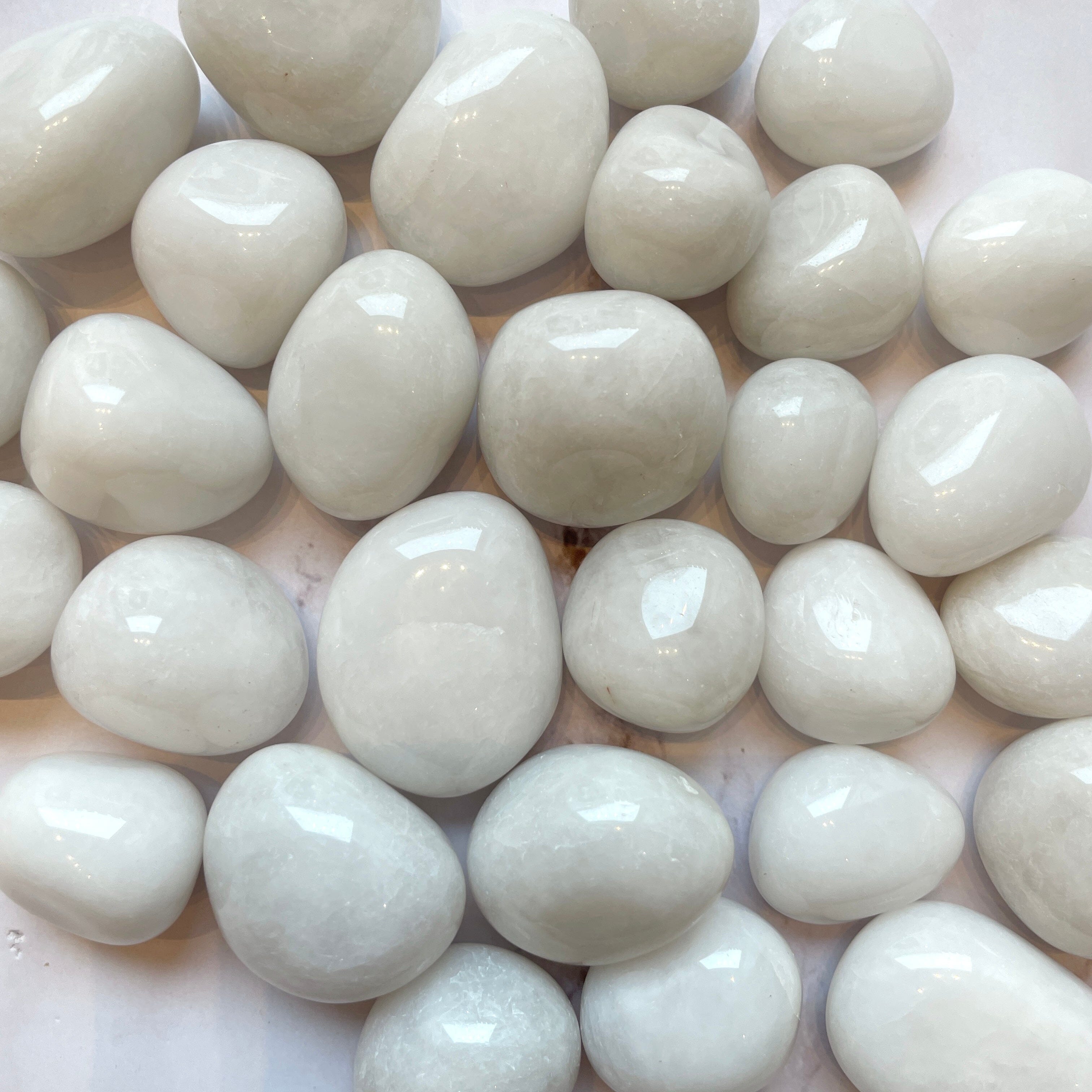 SNOW QUARTZ TUMBLE STONE – The Crystal Avenues